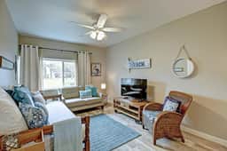 Isle Getaway~Boardwalk to Beach~Community Pool