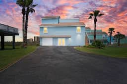 Coastal Casa-Ocean Views | Family Friendly | 5BR!