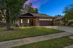 1.5  Miles to Mizzou! ~ Spacious & Updated Home~