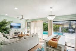 4 Br Bradenton Home~Private Pool, Outdoor Bar, W/D