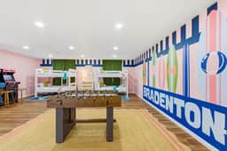 Bradenton Beach Club - Poolside + Estate Bunkroom