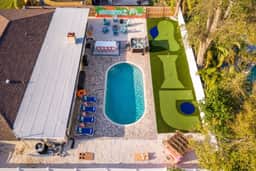 Epic Backyard - Private Pool - Firepit - Putt Putt