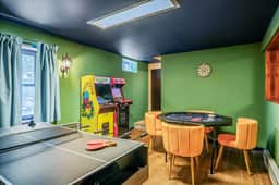 Poconos Retreat: Theater, Hot Tub, Sauna, Games