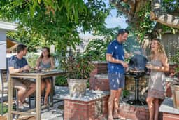 Minutes to Beach • Dog Friendly • BBQ •Patio