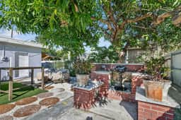 Minutes to Beach • Dog Friendly • BBQ •Patio