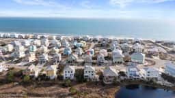Bella Vacanza • Minutes to Beach • Community Pool