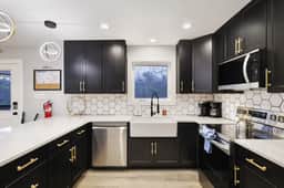 Moon Mtn Manor •  Sleeps 16 •  Games •  Hot Tub