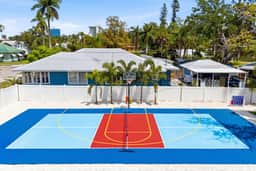 Sleeps 10 | Pickleball | Pool | Tiki Bar | Games