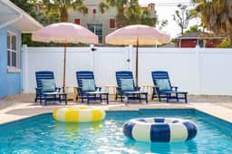 Sleeps 10 | Pickleball | Pool | Tiki Bar | Games