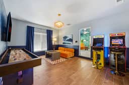 Sleeps 10 | Pickleball | Pool | Tiki Bar | Games