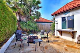 Cozy Private Cottage~Pet Friendly~Prime Location