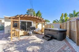 Deerfield Beach! 10 min 2 beach Hot Tub Pool Table