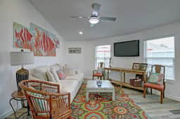 La Sirena | Pet Friendly | Community Pool