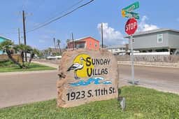 La Sirena | Pet Friendly | Community Pool