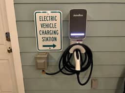 One Click Away~Private Pool~EV Charger~Beach Toys