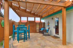 Lorna Beach Cottage- Prime Location~Pet Friendly