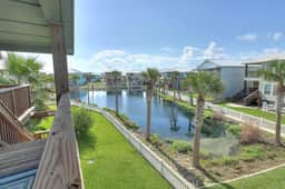 Paradise Vibes- Pond Views | 2 Balconies