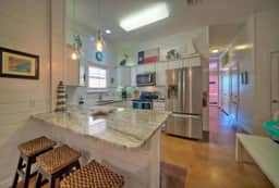 Sparkle Fish~Private Breezeway~Resort Pool