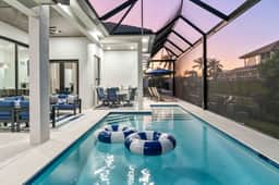 Luxury 5BR - Pool, Game Room, Mini Golf, Fire Pit