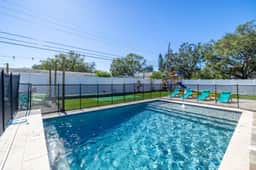 2 Miles to Beach! Fire pit ~ Heated Pool ~ PuttPutt