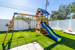 2 Miles to Beach! Fire pit ~ Heated Pool ~ PuttPutt