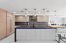 Heated Pool - Luxury Kitchen - 1 Mile to Beach