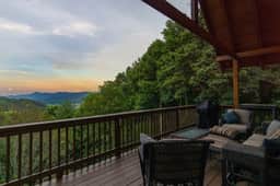 Old Oak Lodge: Mtn Getaway, Views, Hot Tub - Image 3