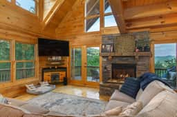 Old Oak Lodge: Mtn Getaway, Views, Hot Tub