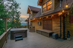 Old Oak Lodge: Mtn Getaway, Views, Hot Tub