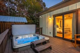 Near Asheville! Hot Tub~Fire Pit~BBQ