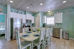 Blue Wave~Community Pool~Family Friendly~Sleeps 10