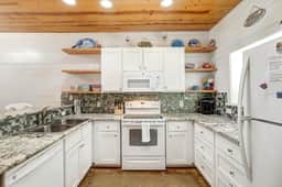 Reel Paradise~Community Pool~Sleeps 10!