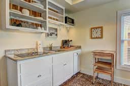 RNR Cottage- Screen Porch | Pet Friendly