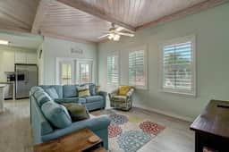 Piggy's Perch- 2 Balconies | Direct Pool Access