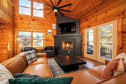Mtn Retreat! Movie Theater~Arcade~Hot Tub~Slps 10