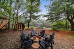 4 Br Mtn Cabin! Sauna~Hot Tub~Fire Pit~Putt Putt