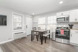Downtown Kimmswick Studio-Renovated-Prime Location - Image 4