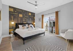 5 mins to DT! Gameroom~ Balcony~ Karaoke~Sleeps 10
