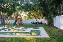 1 Mile to Honeymoon Island ~Pool ~Putt Putt