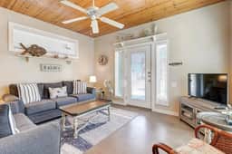 Casa Bella- Community Pool View | 0.3 mi to Beach