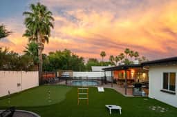 The Sunkiss: Pickleball | Heated Pool | Hot Tub
