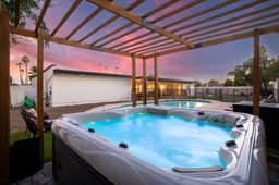The Sunkiss: Pickleball | Heated Pool | Hot Tub