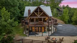 Mountain Views~ Hot Tub&Pool Table~ FirePit~ Games