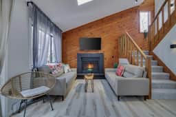3BR Home w/ Outdoor Fun: Lake~Fire Pit~Games~Grill