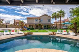 The Pickle & Palm: Pool, Spa, Pickleball, Playset