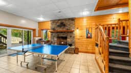Luxury 8BR Mountain Lodge | Hot Tub & Fire Pit