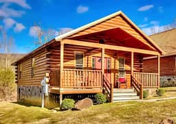 Mins to DT Gatlinburg | Hot Tub | Community Pool