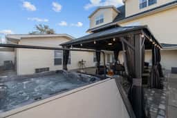 Kimmswick Porch Haven: Hot Tub •Yard