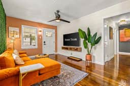 Sunny Citrus Escape: Min to Midtown & Dog-Friendly