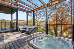 Luxury 3 Br Cabin~Indoor Pool~Hot Tub~Fire Pit